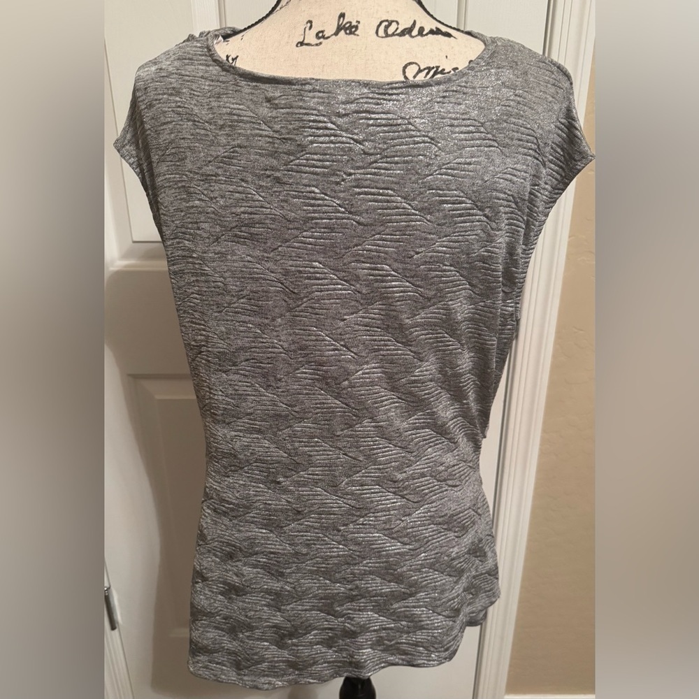 Calvin Klein Women’s Metallic Silver Textured Cowl Neck Hem Top Large - Picture 4 of 7